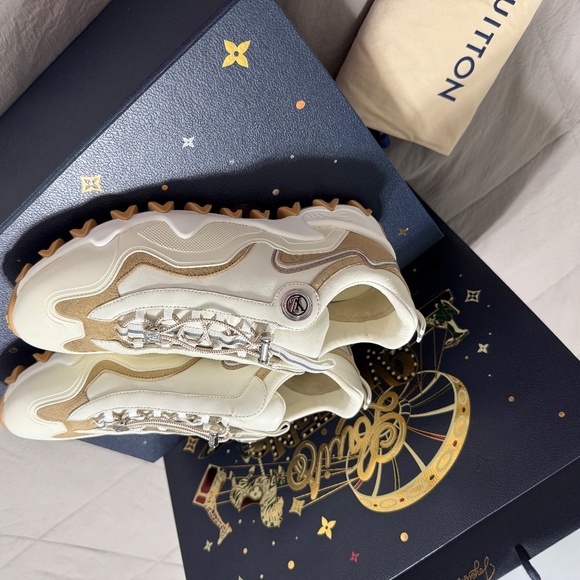 Lv women’s rush sneaker. - Picture 2 of 3